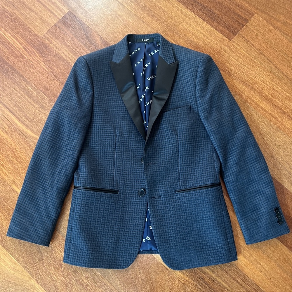 Barely used DKNY Boy’s sports/suit blazer/jacket